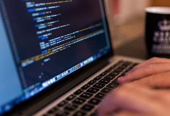 desarrollo de software a medida, java, php, js, javascript